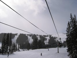 Links die 4KSB Excelerator und oben rechts der SL Stormking im freien Gelände