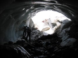 Einstieg in die Eishöhle.