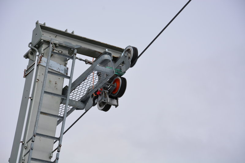 Seilsicherung am Mast von der Seite betrachtet