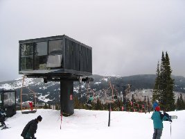 Wieder eine Yan-Mühle, super schöne leichte Abfahrten, aber lahmer, unbequemer und ungemütlicher Lift (keine Bügel!)