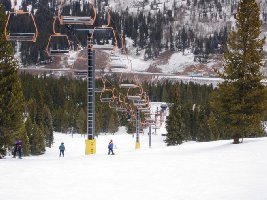 Die lahmen 3SBs haben wir uns geschenkt, vom Flyer kommt man via Schussfahrt auch ins Anfängerparadies