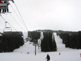 Hier sieht man die Abfahrten &amp;quot;The Moz&amp;quot; (links) und &amp;quot;Windsong&amp;quot; (rechts), weitere 8 Abfahrten werden ebenfalls durch diese KSB bedient