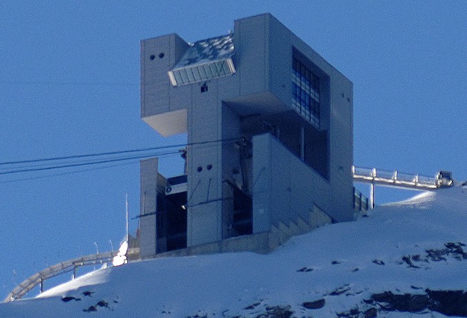 Bergstation Scex Rouge vom Col du Pillon aus aufgenommen (Lagorce)