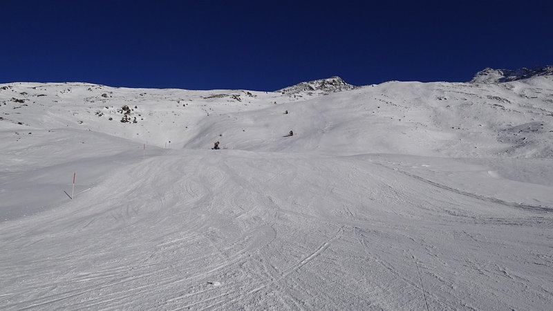 Steiler Hang an der Piste 42.