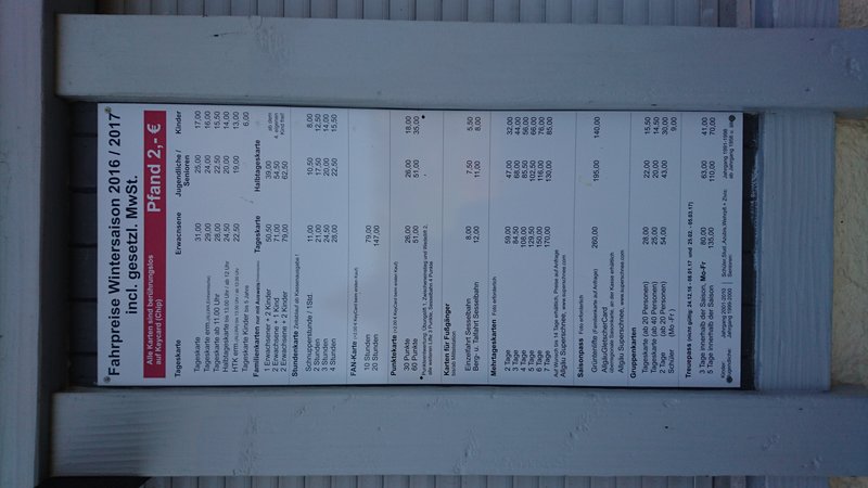 Begrüßt wird man erstmal von einem Preisschild der letzten Saison.