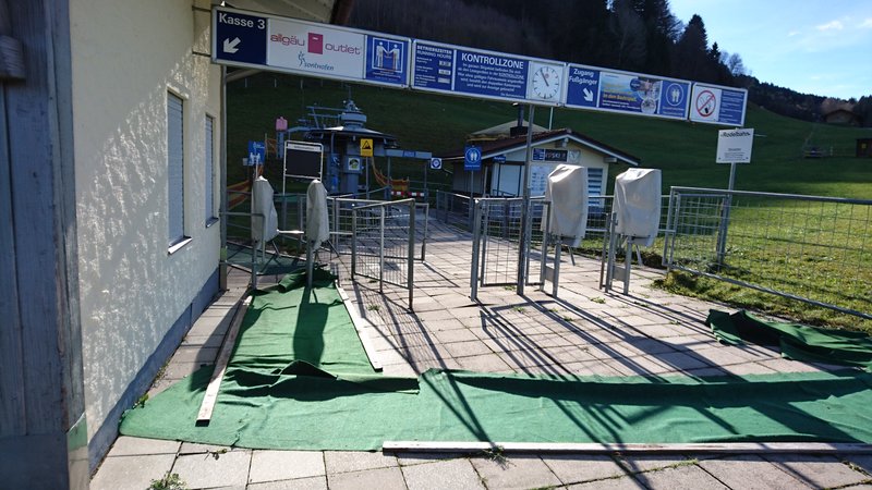 Die ganze Geschichte Zutritt zu den Anlagen sieht nicht wirklich gepflegt aus