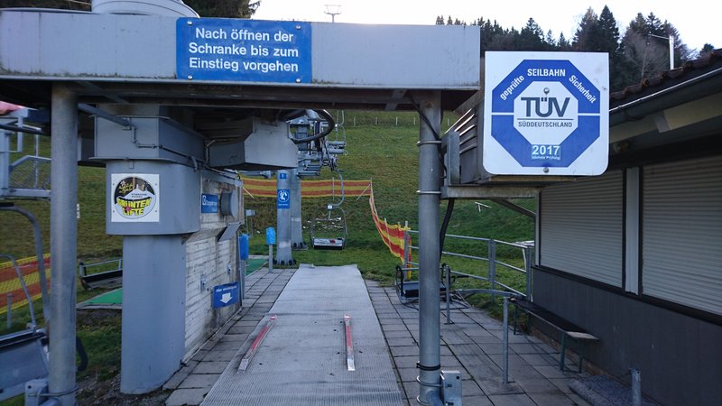 Der TÜV der Anlage wurde letztes Jahr gemacht, bevor sie diese Saison in Betrieb gehen könnten müssten noch alle Anlagen geprüft werden