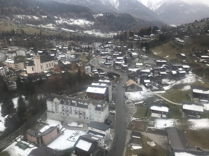 Ab Fiesch wieder hoch. Aktuell läuft der Gommer Weihnachtsmarkt