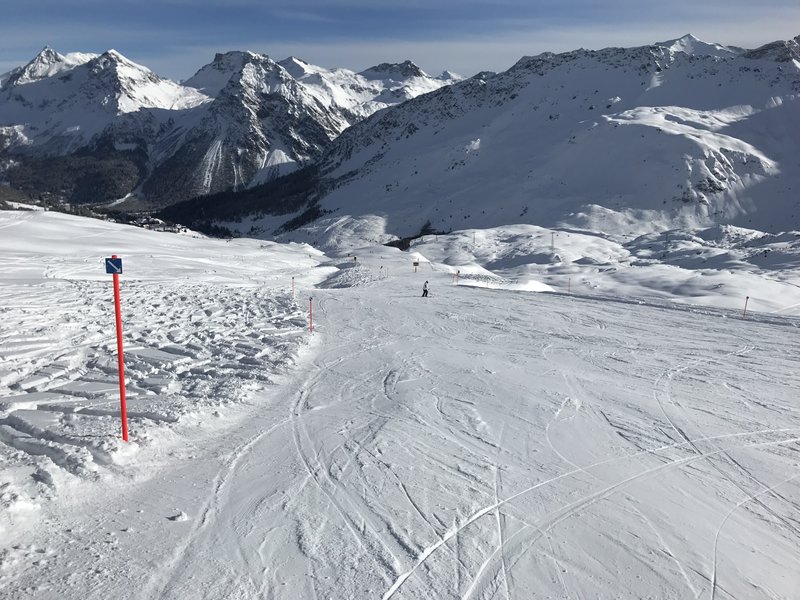 blaue Piste am Plattenhorn ist unten etwas knollig.
