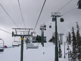 Am Gipfel des Keystone Mtn können pro Stunde 9000 p/h ankommen