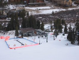 Hier sieht man schön die parallel gebauten Talstationen