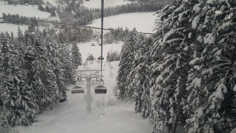 Morgendliche Aufahrt mit der Kombibahn Almkopf. Geparkt habe ich 10m ggü. des Einstiegs