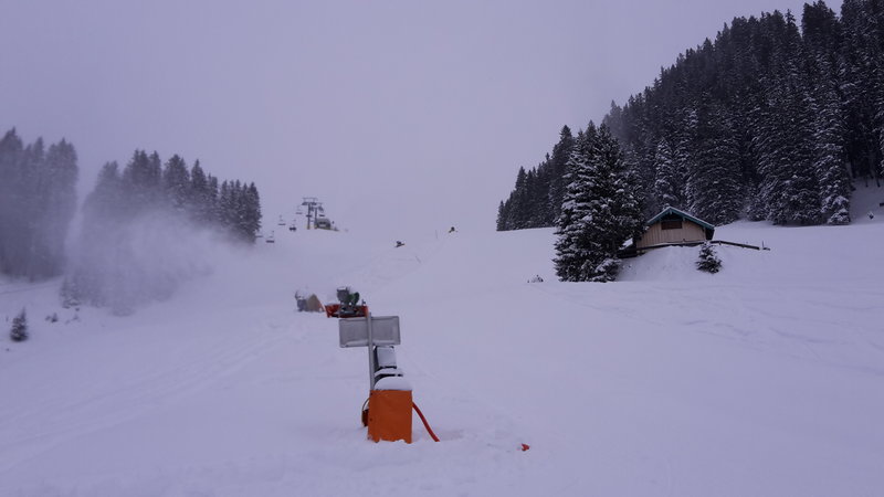 Abfahrt auf Berwanger Seite vom Almkopf. Hier wurde auch noch gefeuert