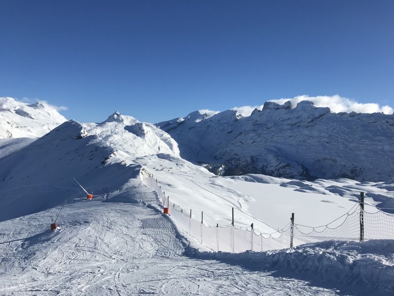 Blick zum Titlis. Auch das dortige Gebiet steht nicht weit oben auf meiner Hitliste. Wirklich gut fände ich die beiden erst mit dem Zusammenschluss mit dem Hasliberg.