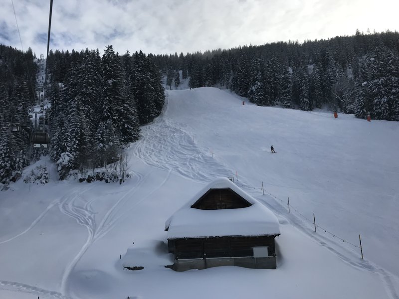 Dass alle Sesselbahnen kuppelbar und mit Hauben versehen sind, gefällt mir.