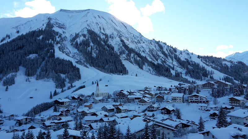 Neue (?) begonnene Lawinenverbauung am Kamm oberhalb des Höniglifts