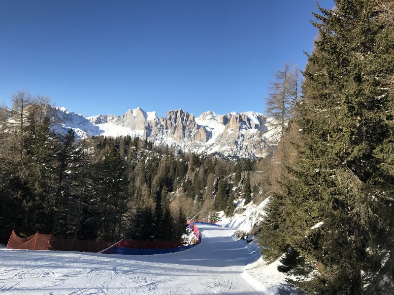 Zufahrt zur Vulcano Piste im Val di Fassa