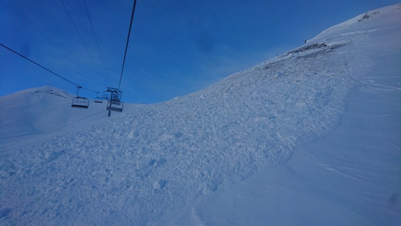 Schneebrett der übleren Sorte. Einige Schlaumeier sind am Nachmittag dort durch...