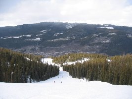 Hier sieht man auch die wenig ansehnlichen Südflanken des Gegenhangs