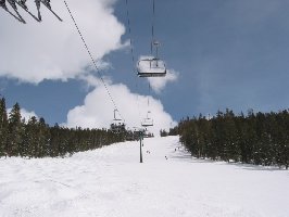 Direkt unter dem Lift fahren wie immer die meisten Leute