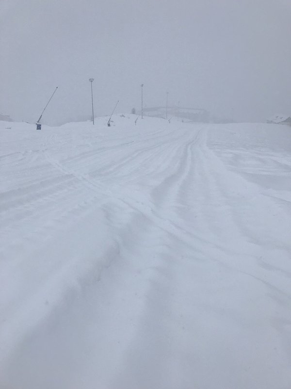 Untere Piste am Morgen 23.12.2017 Blick Richtung Talstation