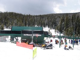 Ziemlich abgelegen, wie der Name sagt, ein kleiner Kiosk verkauft Getränke und Snacks