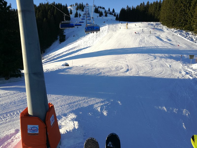 Blick auf den mittleren Teil der Sudelfeldkopfbahn und Sudelfeldkopfabfahrt