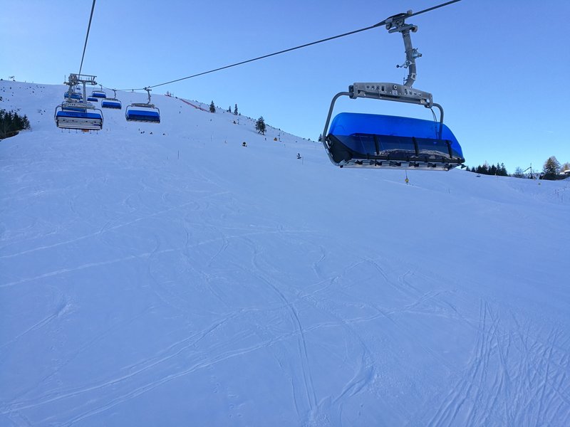 Und der nächste Sprung: Jetzt ging es an den Waldkopf. Im Vergleich zum Trubel rund um die Sudelfeldkopfbahn und den Kitzlahner ist es hier angenehm ruhig und auf der Piste gibt es herrlich viel Platz.
