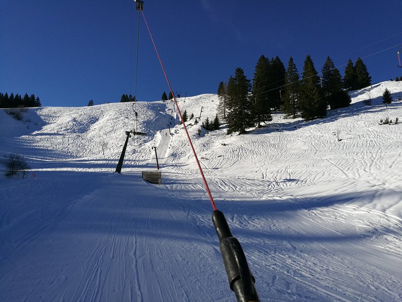 Blick auf die obere Hälfte der Lifttrasse