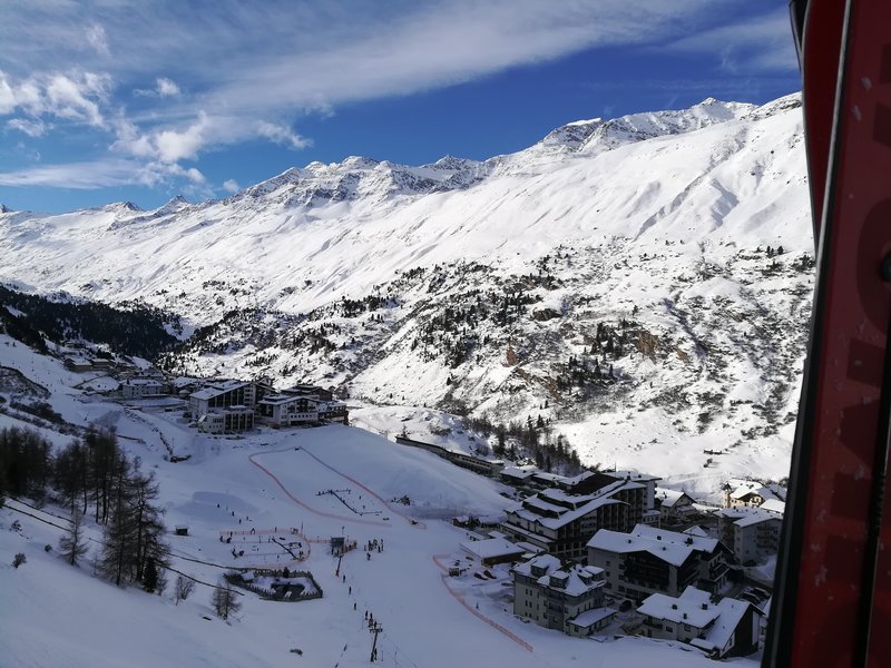 Obergurgl. Nach einer eisigen Abfahrt von der Festkogelbahn aus betrachtet.