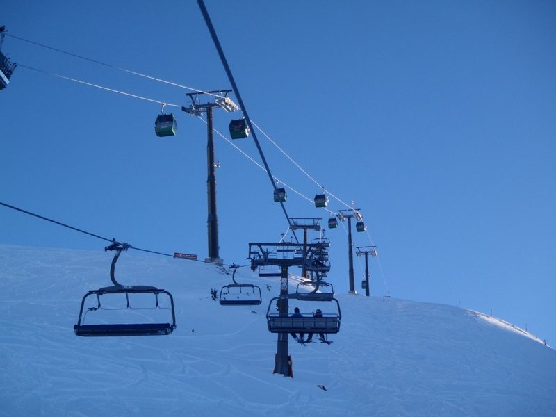 Kreuzung bergwärts aus der Sesselbahn