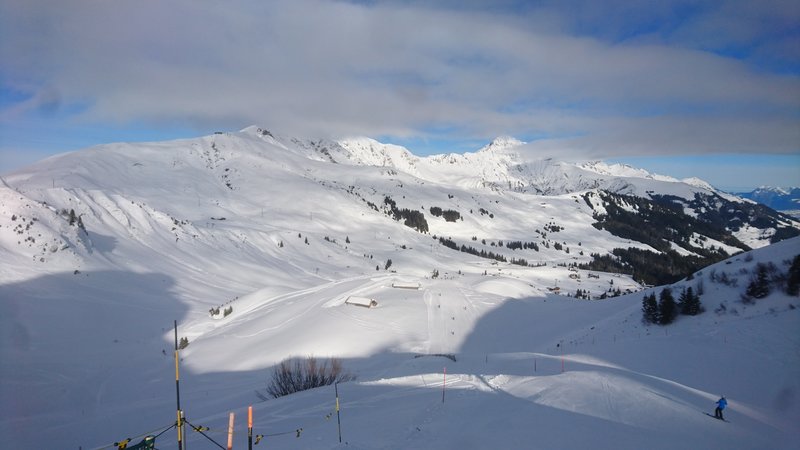 Etwas später am Luegli. Die Wolke, die die Sonne während etwas über 1 Stunde verdeckte, verzieht sich langsam
