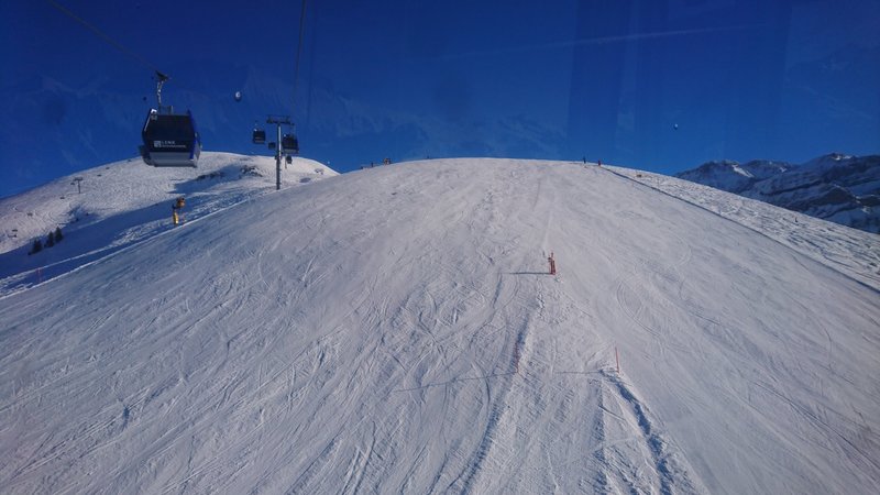 Metschstand am frühen Nachmittag. Die Pistenbreite ist beeindruckend