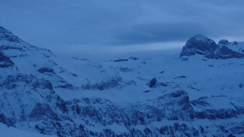 Zoom Richtung Plaine Morte. Da ist ja mittlerweile kaum mehr was übrig :'(