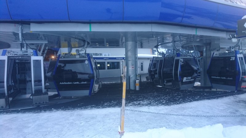 Ca. 16 Uhr werden jeweils die Sektionen aufgetrennt, da die untere noch länger läuft um die Leute nach unten zu bringen. Eigentlich logisch. ^^