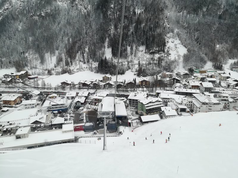 Neuschnee bis ins Tal (10cm neu im Tal, am Berg gegen 30cm)
