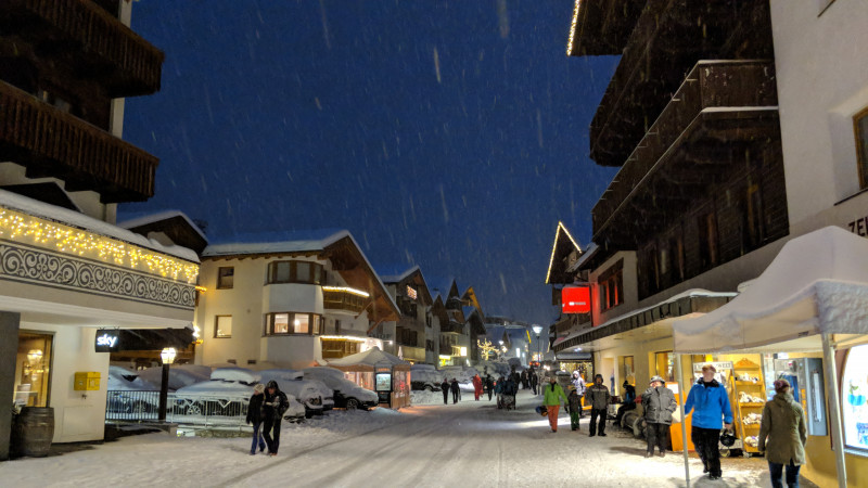 Dorfbahnstraße am MI Abend