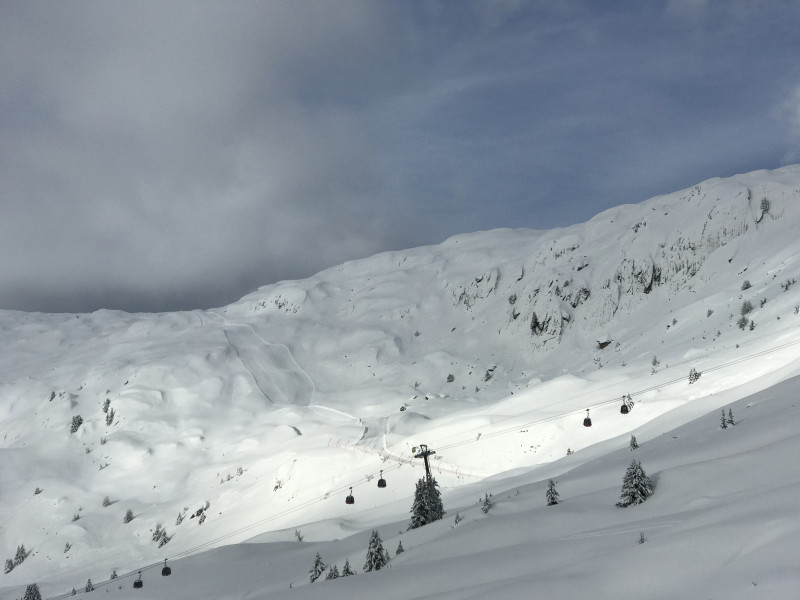 Aletschpiste nun dank dem Neuschnee Zuwachs auch genügend eingeschneit und schön zum fahren. Letztes Jahr aufgrund der (noch) fehlenden Beschneiung meistens geschlossen