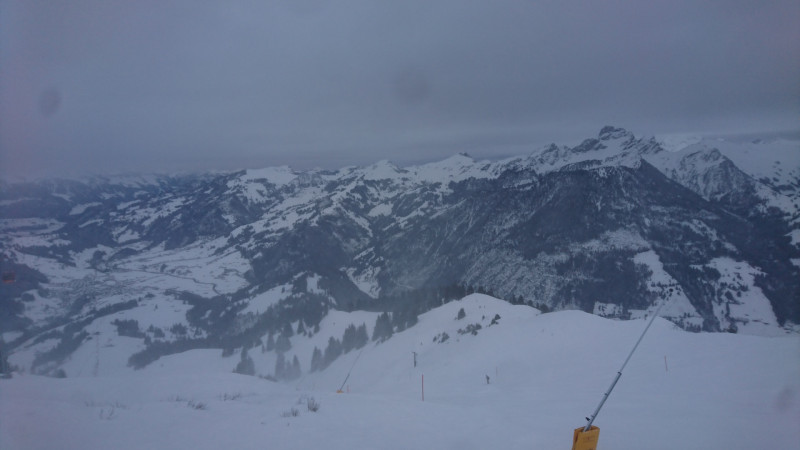 Langsam wird ungemütlich am Rinderberg oben. Das unscharfe da ist nicht etwa ein kaputter Fokus, das ist umherwirbelnder Schnee