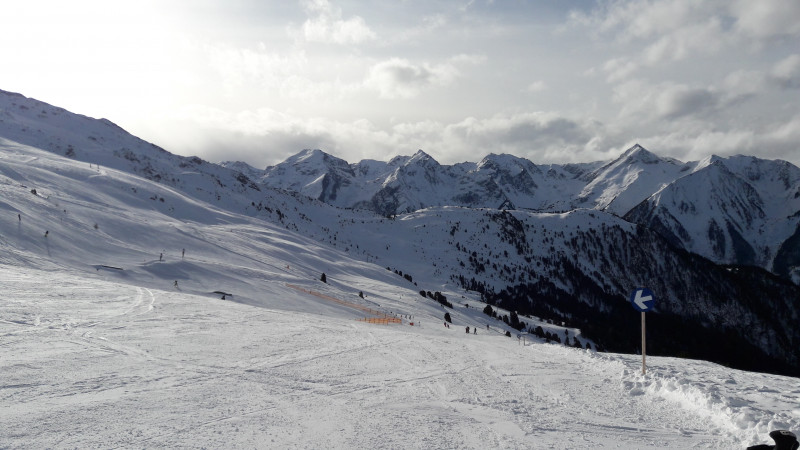 Zum Einfahren auf der blauen Familienabfahrt. Es war angenehm leer