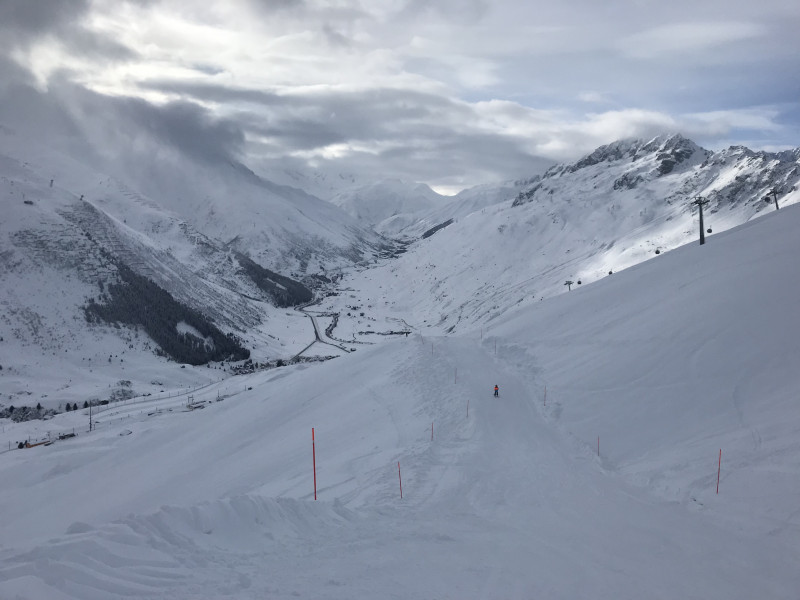 Andermatt konnte wie so oft vom Südschnee profitieren. Alle Steine sind weg.