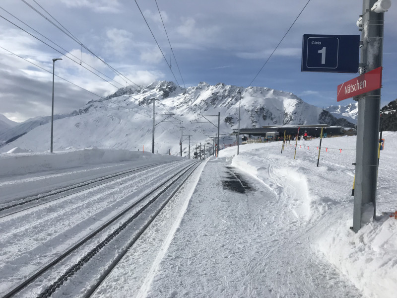 Heute kam das Zügli 11min zu spät, also auch nach dem Deutschen Pünktlichkeitsbegriff mit Verspätung:-)