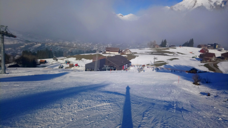 Talstation Sesselbahn Gamsalp. Im Prinzip keine Wartezeit. Der Goldessel für Wildhaus aufgrund der Frequenzen