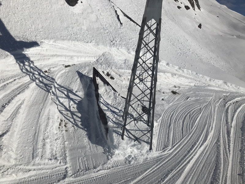 Der Lawinenschutz der Bettmerhornbahn musste ausgegraben werden (stammt noch von der Habegger 4er Gondel)
