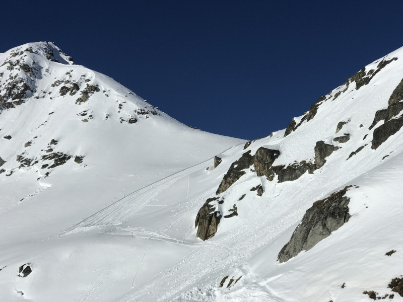 Die Eggishorn Piste wird oben her hergerichtet (man beachte - keine Spur von unten her)