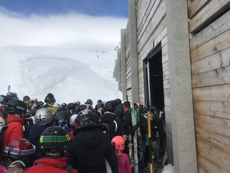 Viiiiiiele Leute an der zu kapazitätsschwachen 10EUB