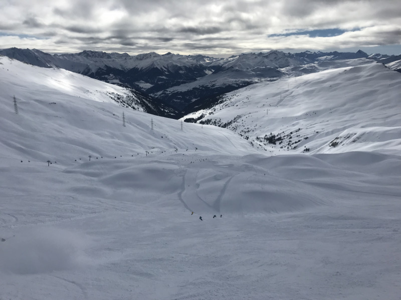 Der Steilhang der Sattelpiste wurde wieder nicht frisch präpariert. Das scheint System zu haben. Dafür ist der zweite Steilhang, die halboffizielle Variante, in top Zustand!