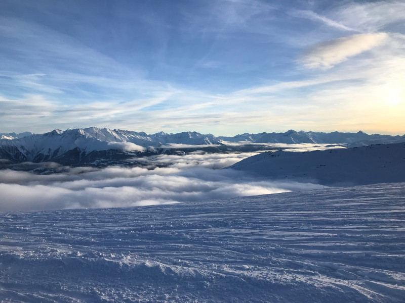 Nebelmeer gesehen von Mutta. Wir waren die letzten auf die Piste und würden von der Patrouille angetrieben.