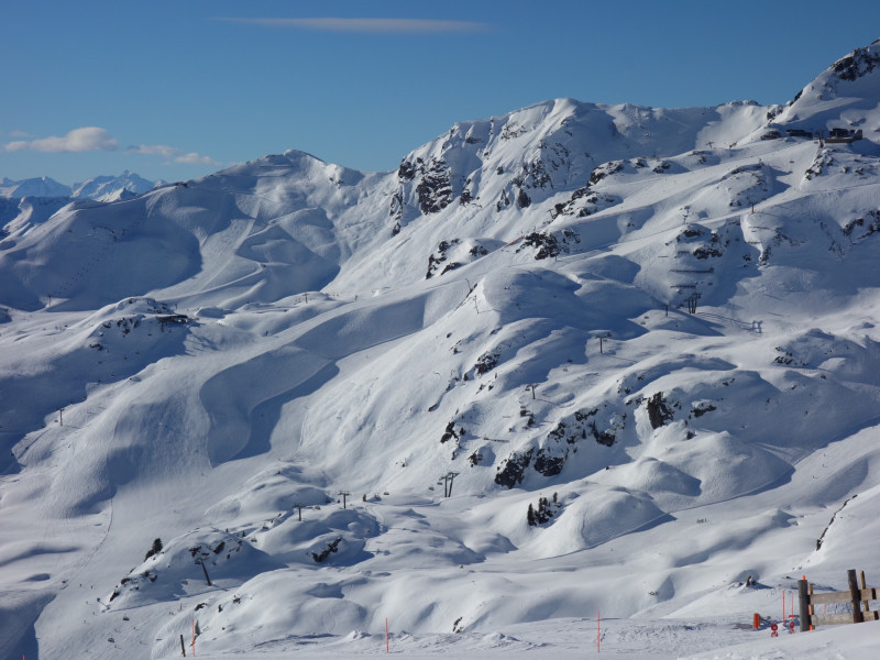 Die neue Spitzbahn, links davon die Kringsalmbahn, links im Hintergrund die Seekarbahn