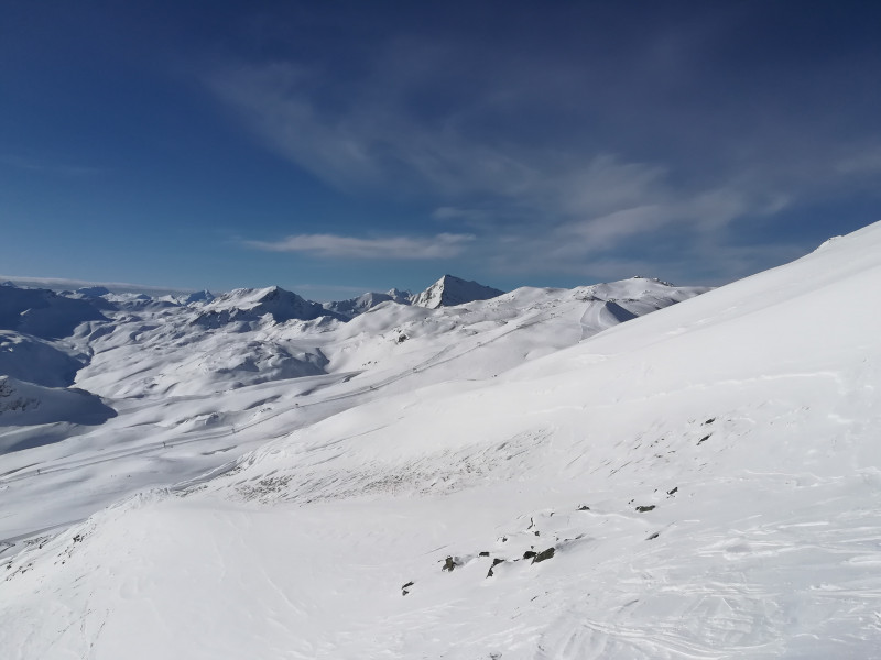 Und auch der Piz Cartas zeigt sich in perfektem Zustand und wartet nur darauf befahren zu werden.